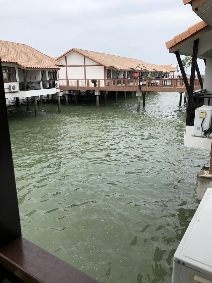 Private Water Chalet Port Dickson Exteriör bild