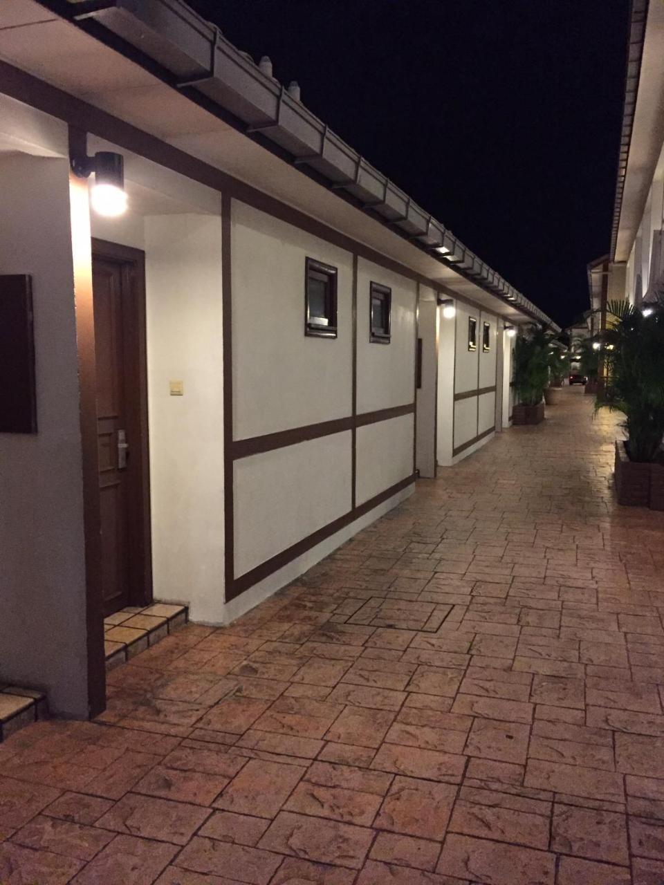 Private Water Chalet Port Dickson Exteriör bild