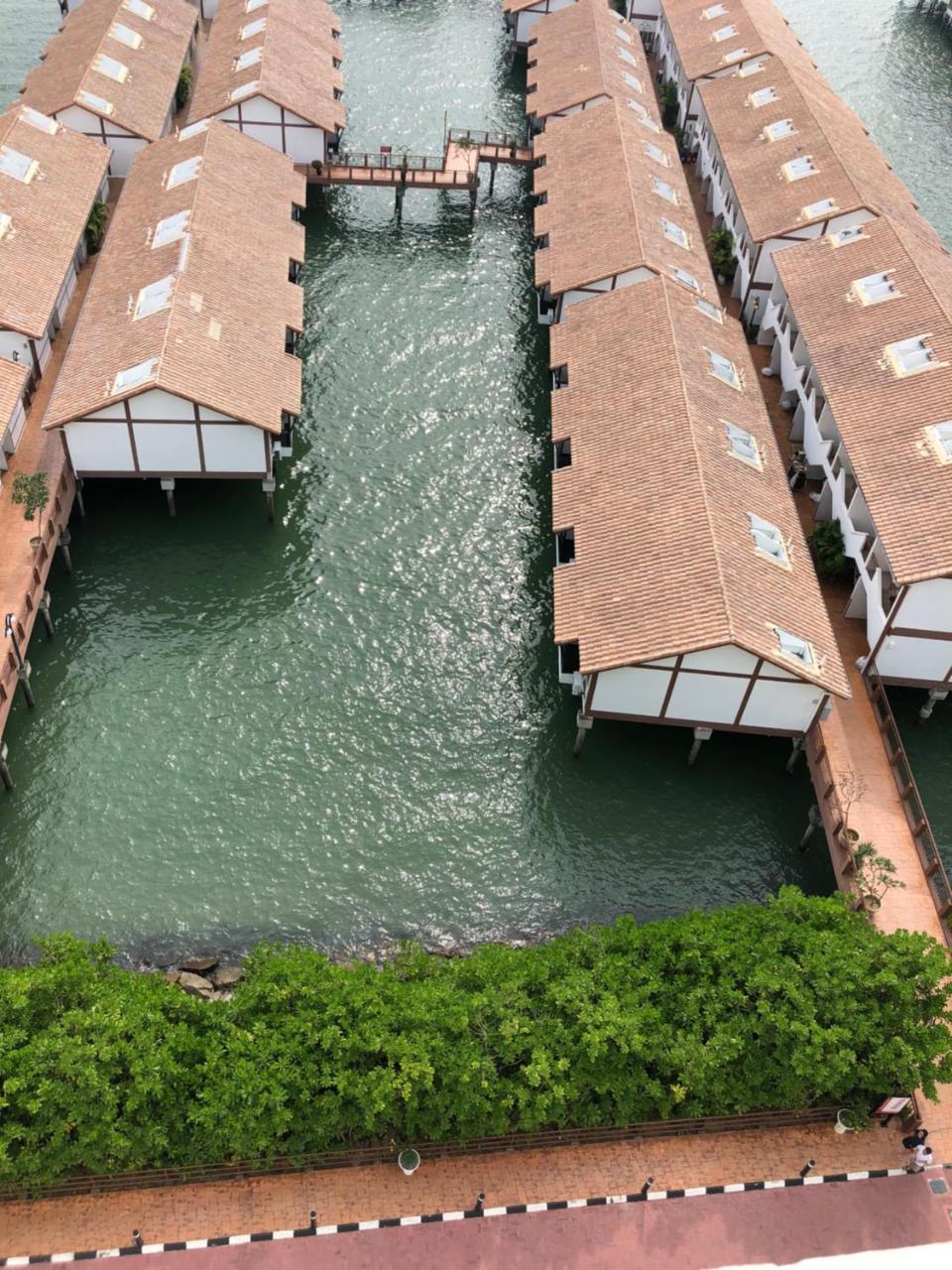 Private Water Chalet Port Dickson Exteriör bild